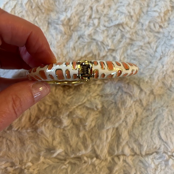 Giraffes Hinged Bracelet - Picture 3 of 9